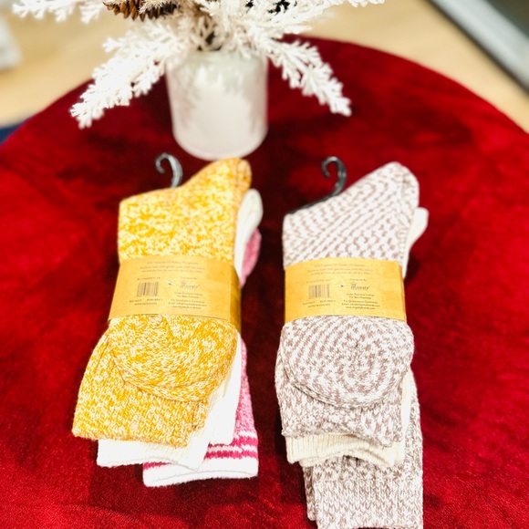 ❄️BORN 6 Pair Super-soft Boot Socks, Size 4-10, Multicolor Print & Solid (NWT) - Picture 3 of 4